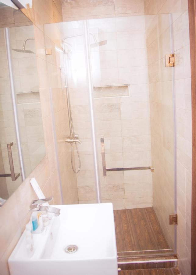 James Court Hotel & Luxury Apartments Lekki Buitenkant foto